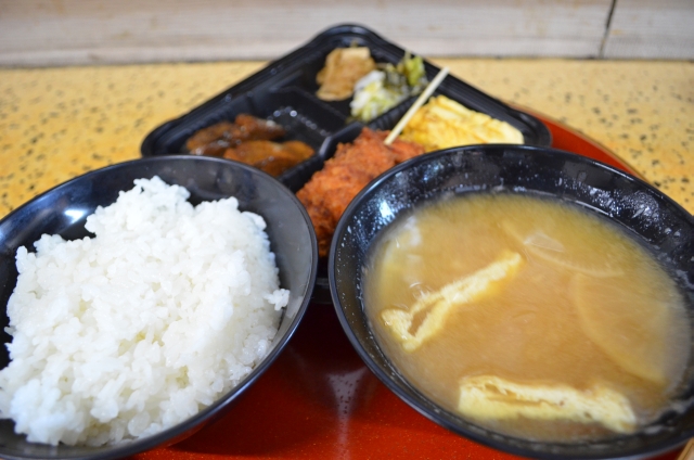 きたなシュランなレストランガイド_今井食堂_チキンカツ定食