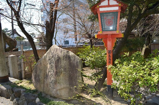 男女の縁から病気、酒、煙草、賭事などの悪縁を切り、良縁を結ぶ「安井金毘羅宮」のご紹介 男女の縁から病気、酒、煙草、賭事などの悪縁を切り、良縁を結ぶ「安井金毘羅宮」のご紹介