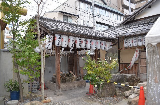 写真を見るだけでもご利益がありそうな、金運アップの京都の御金神社とお守り